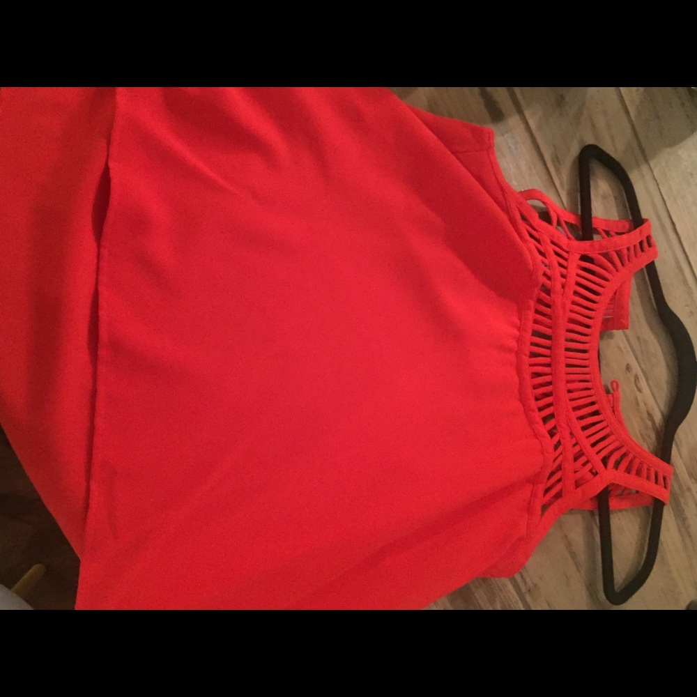 Sleeveless red top